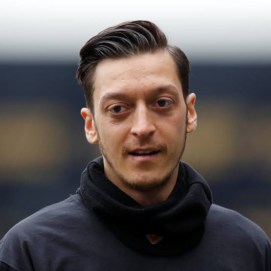 Mesut Ozil names best team in the world